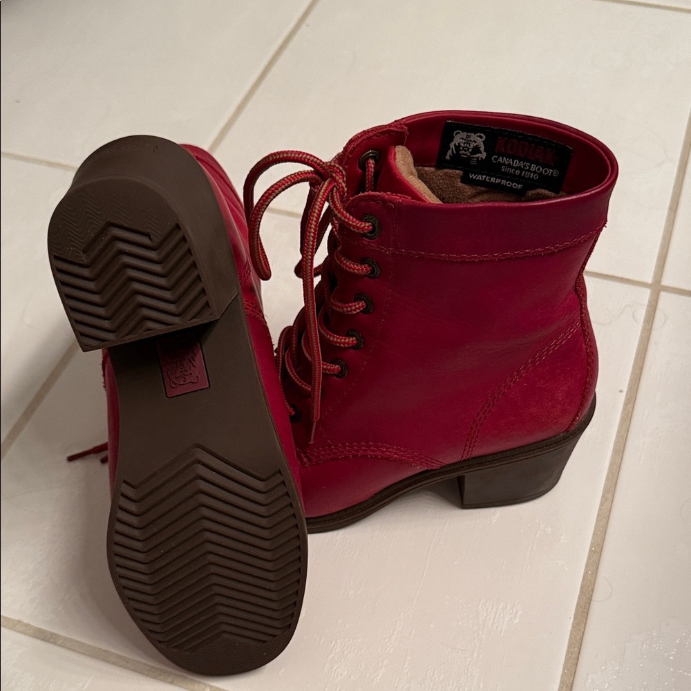 Elegant Red Leather Lace-Up Women's Boots - Picture 3 of 5